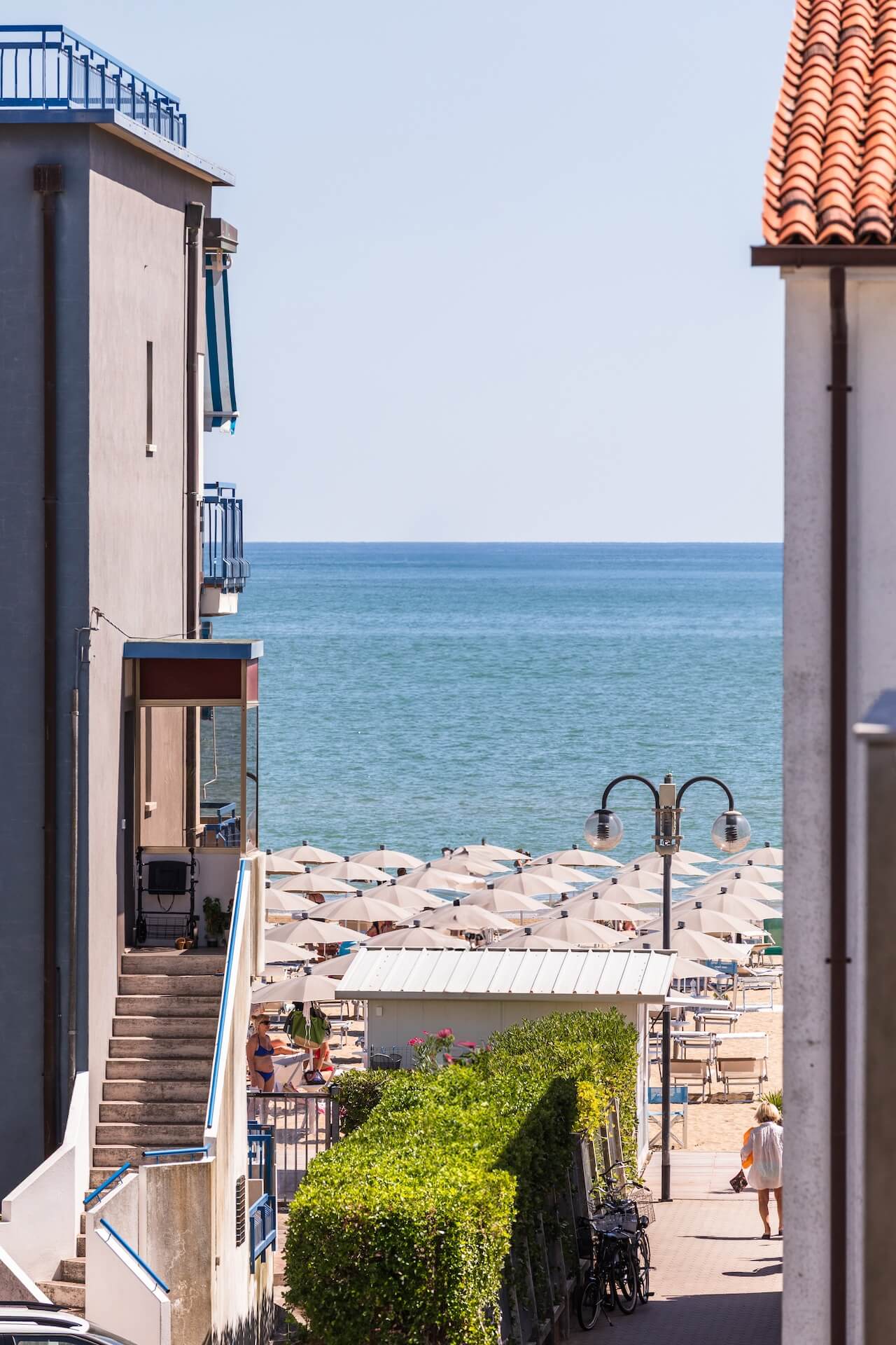 HEL_Foto Camera Balcone_Vista Spiaggia3_web